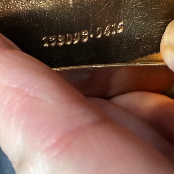 Gucci Metallic Gold GG Logo Card Key Wallet - Picture 13 of 16